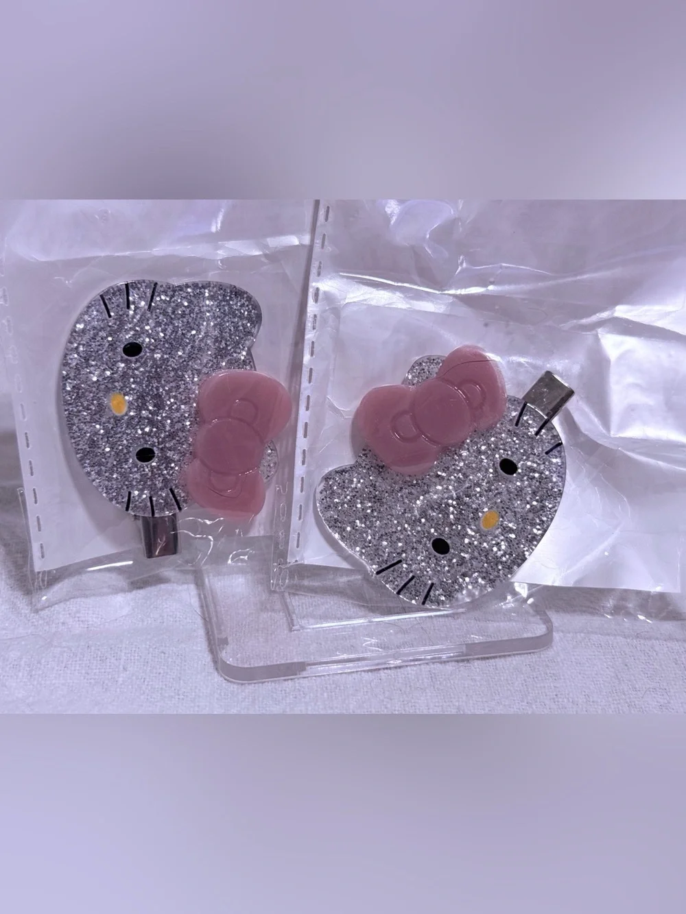NWT-Sanrio Hello Kitty 2-Piece Silver Glitter Hair Clips Set